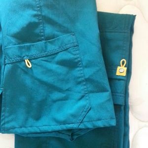 Green scrub set