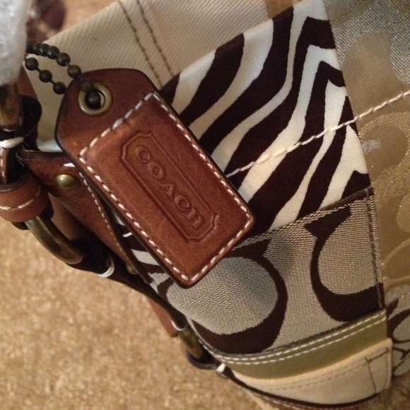 💥SOLD💥 to @shericehill7611

‼️Rare Coach bag‼️Brand new never used with tags!! - Picture 3 of 9