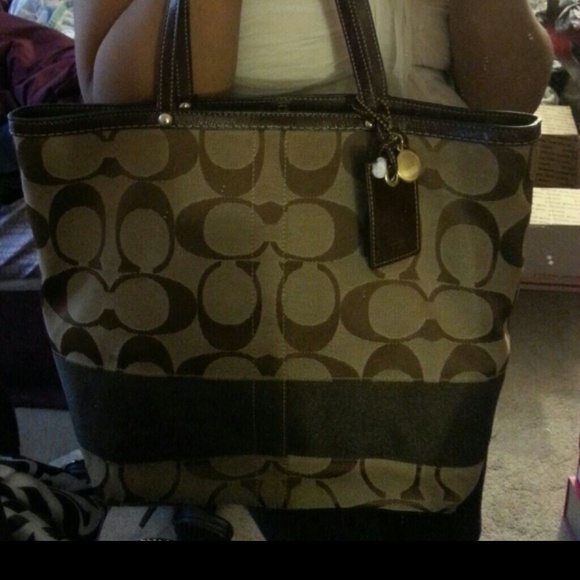 Coach authentic purse - Picture 3 of 4