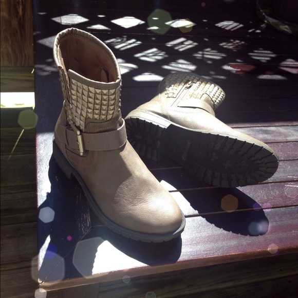 Camel taupe studded buckle ankle booties - Picture 3 of 4