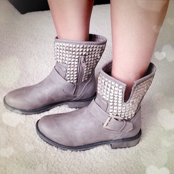 Camel taupe studded buckle ankle booties - Picture 4 of 4