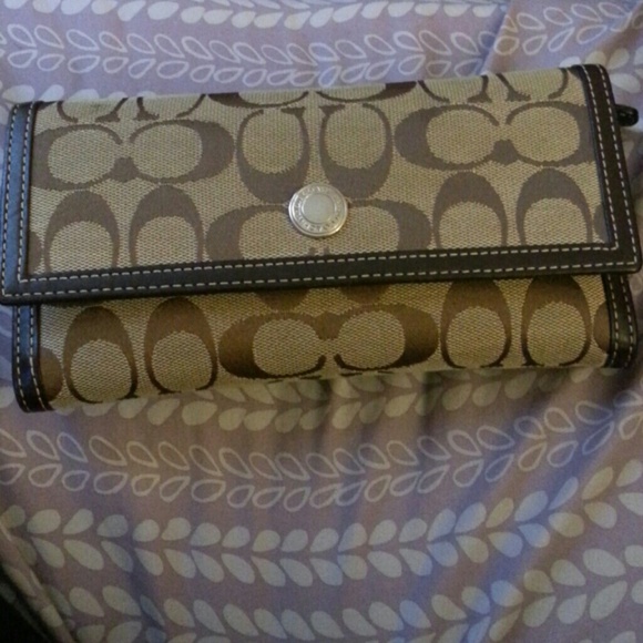 Authentic Coach wallet - Picture 1 of 3