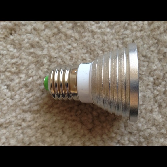 Color changing LED light with remote - Picture 2 of 2
