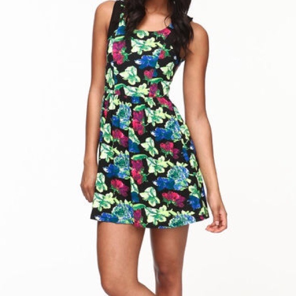 Gorgeous Floral Skater Dress - Picture 2 of 2