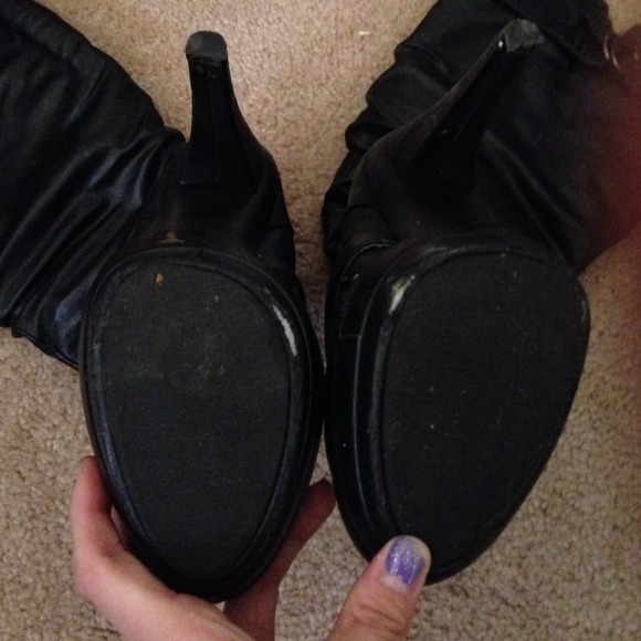 Sexy black boots 💖 - Picture 2 of 3