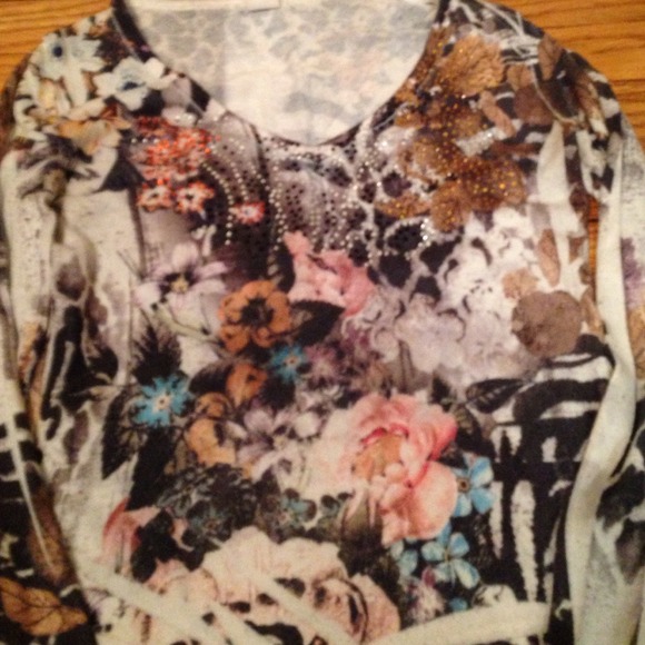 Shirt💗🎀 - Picture 2 of 2