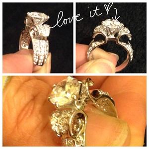 ⛔️ ON SALE ⛔️ STUNNING 2 CT STERLING SILVER RING🌹