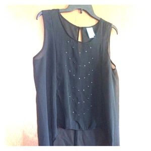 Sleeveless black shirt