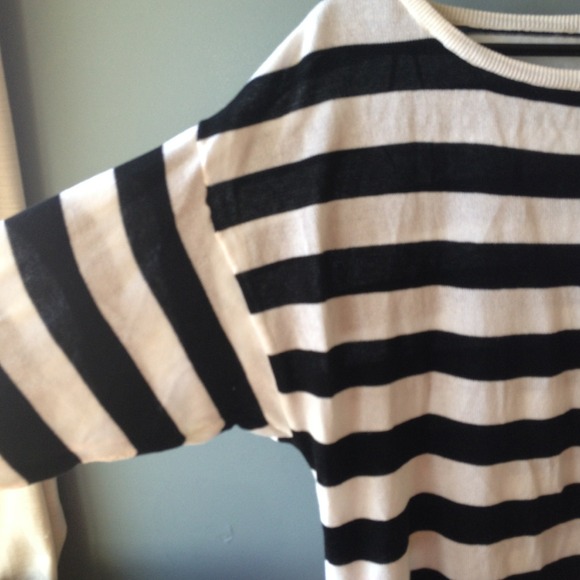 🔴SOLD🔴 Oversized striped top - Picture 3 of 3