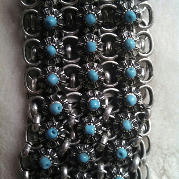 Floral stretchy bracelet. New with tag. - Picture 3 of 3