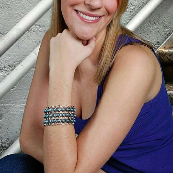 Floral stretchy bracelet. New with tag. - Picture 2 of 3