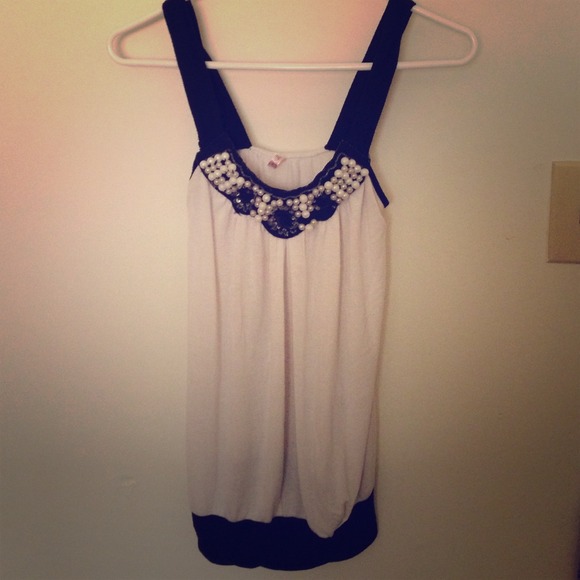 Black and white flowy shirt