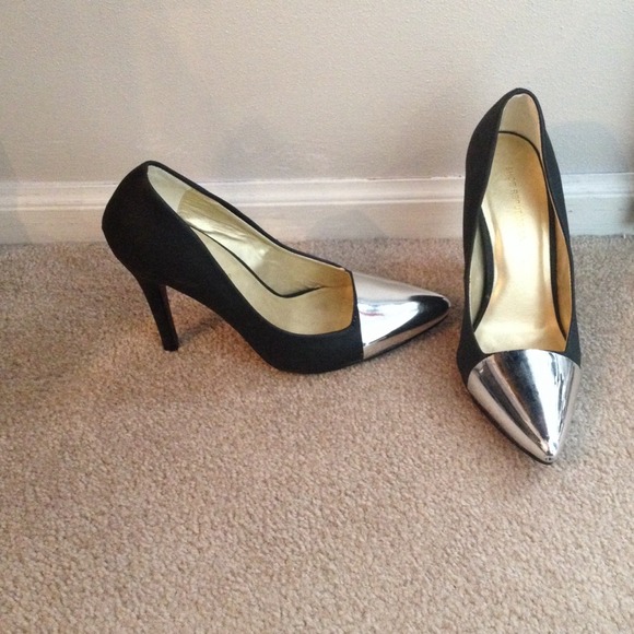 Cute Black & silver pumps