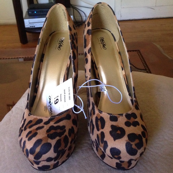 Brand new Leopards heels - Picture 2 of 4