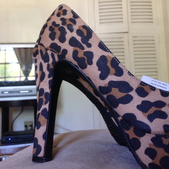 Brand new Leopards heels - Picture 3 of 4