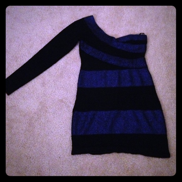 Sexy one sleeve black and blue dress 💕