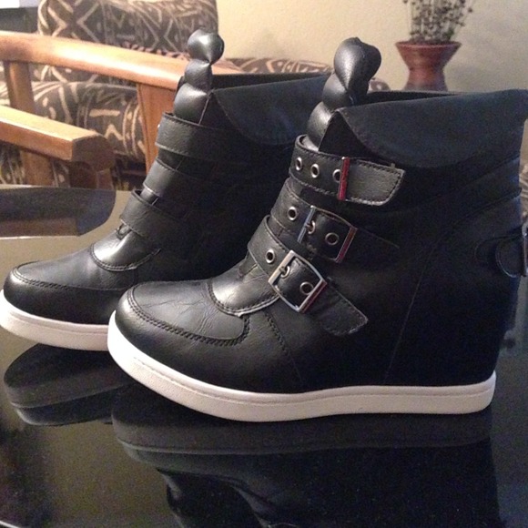 Sneaker wedges