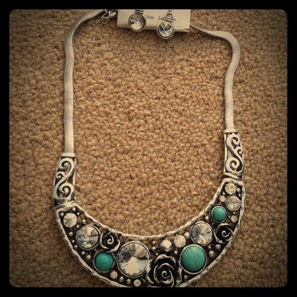 Silver and turquoise necklace and earrings set