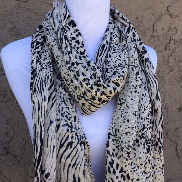 Leopard scarf - Picture 2 of 3