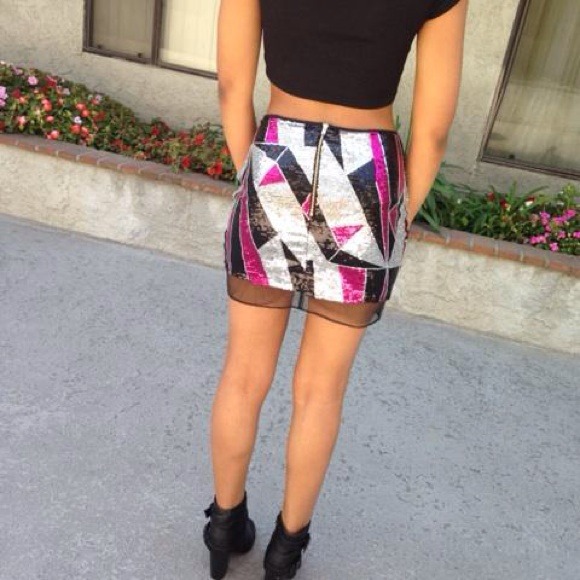 Pink Abstractions mini skirt - Picture 3 of 3