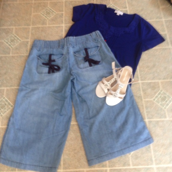 SOLD STYLISH WIDE LEG DENIM CAPRIS