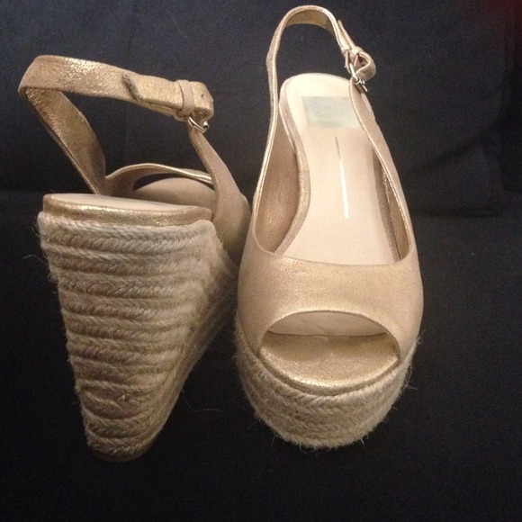 Dolce Vita Jollen Espadrille Wedge in Gold