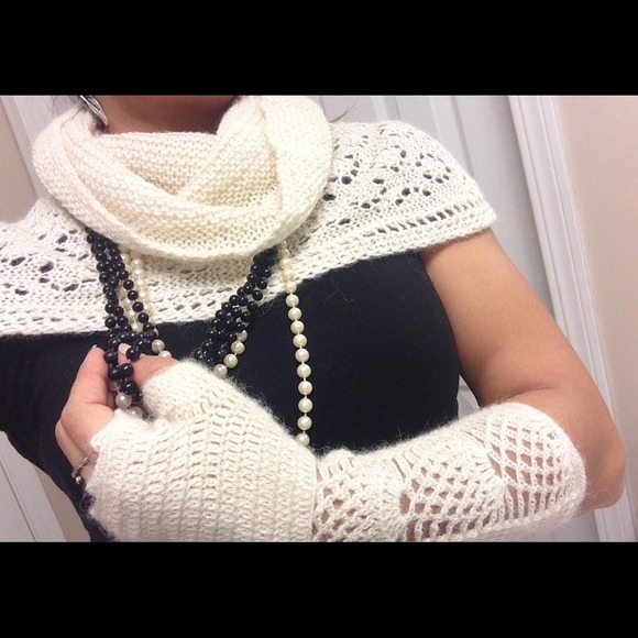 Maribel, Scarf & finger free mittens