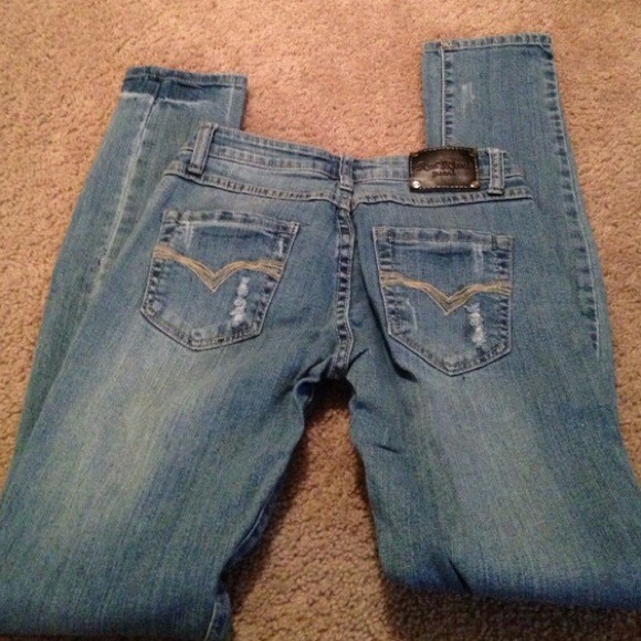 Ripped skinny jeans - Picture 2 of 3