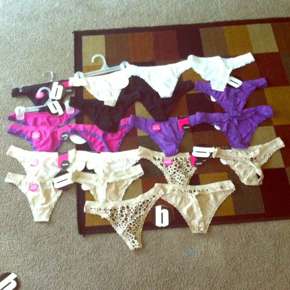 BNWT Daisy Fuentes Thongs