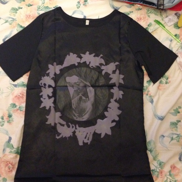 Graphic Silk Tee - Picture 2 of 3