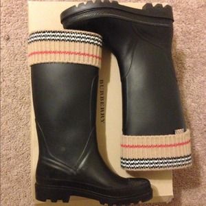 💢Sold💢 Burberry Rain boots 🙌