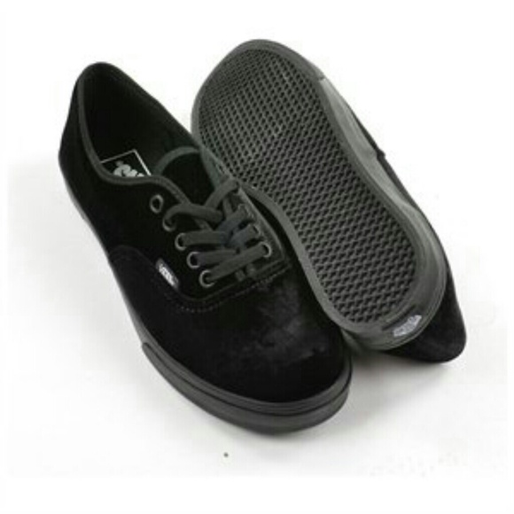 *SOLD* Vans velvet Black Low Top size 7
