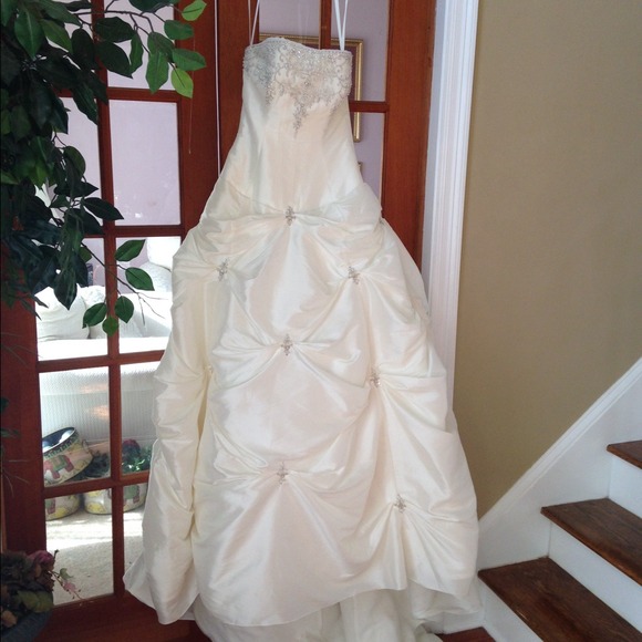 Allure Bridal Wedding Gown