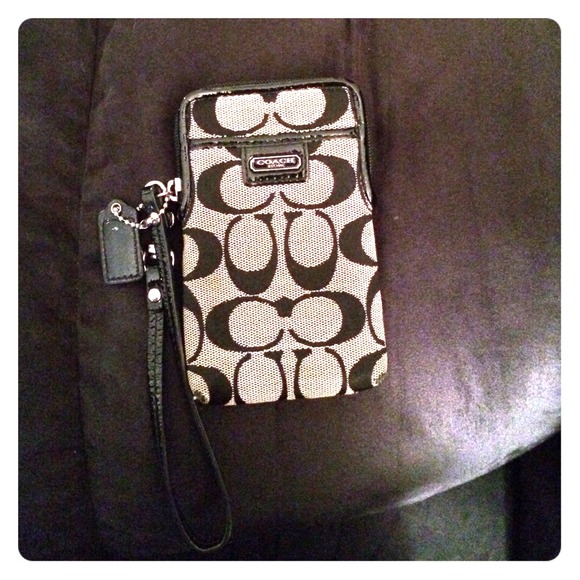 💎Sale💎 Coach wristlet (Authentic) 🎀 - Picture 1 of 2