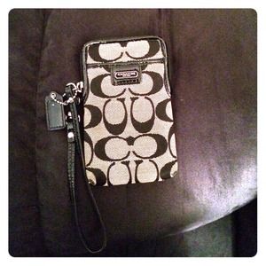 💎Sale💎 Coach wristlet (Authentic) 🎀