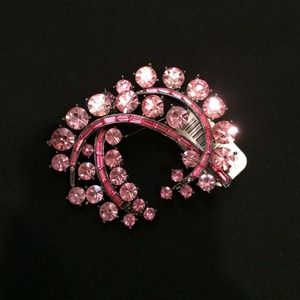 Express Pink rhinestone broche