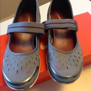 Women's NIKE Mary Jane
