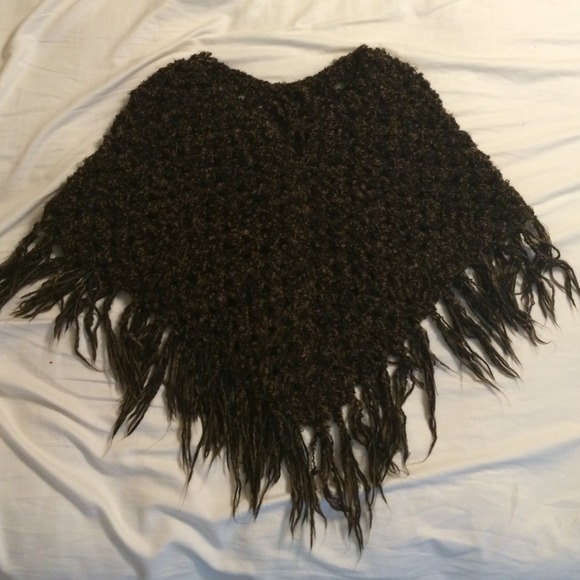 💗CLOSETCLEAROUT💗Boho Brown & Tan Knitted Pancho - Picture 1 of 2