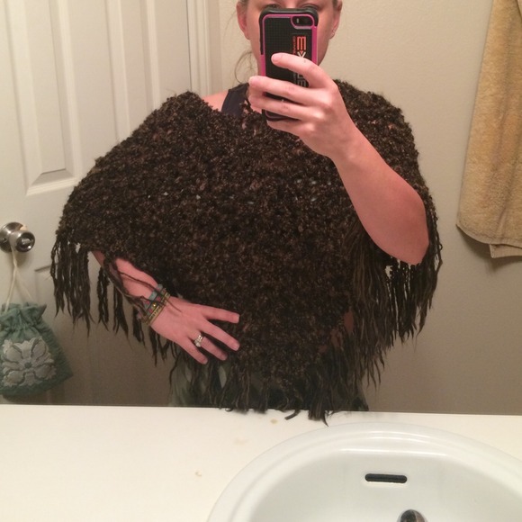 💗CLOSETCLEAROUT💗Boho Brown & Tan Knitted Pancho - Picture 2 of 2
