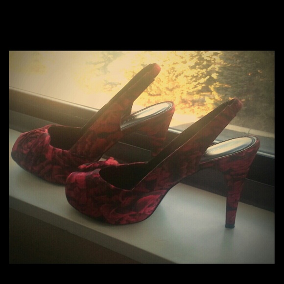 White house Black market red heels with wallet