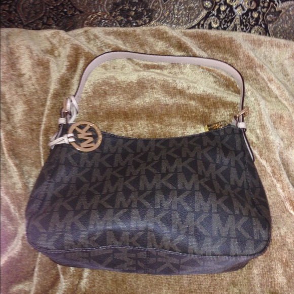 Reserved for aprilwyatt MK Signature Handbag