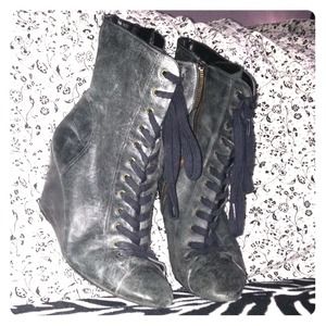 Millyy Lace up distressed bootie