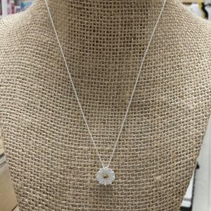 Daisy necklace