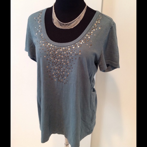 Cute Banana Republic embellished T-shirt.