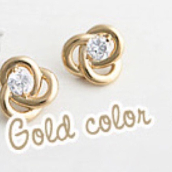 Gold color earrings - Picture 2 of 2