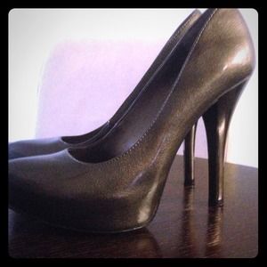 Carlos Santana Pumps