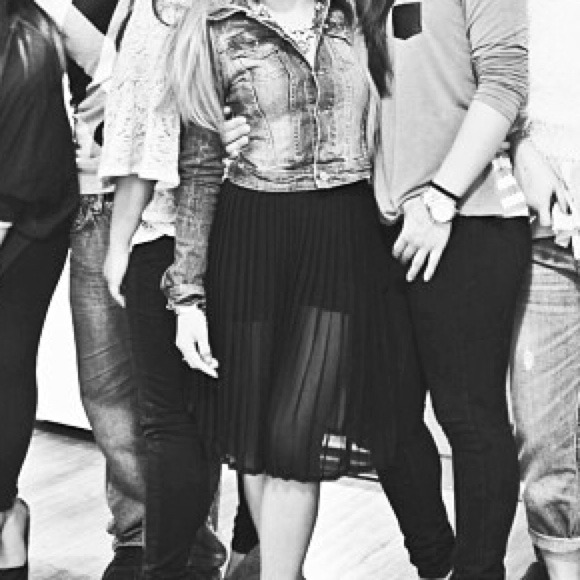 American Apparel Black Chiffon Pleated Midi Skirt - Picture 2 of 2