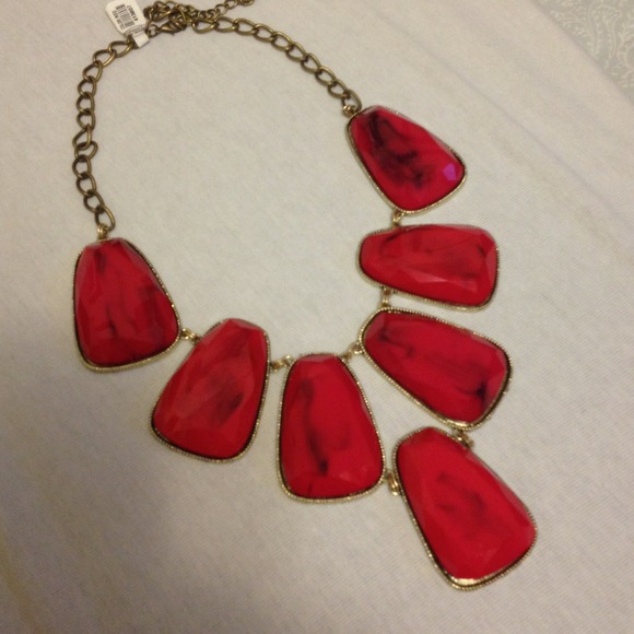 Jewelry - Gorgeous Statement Necklace