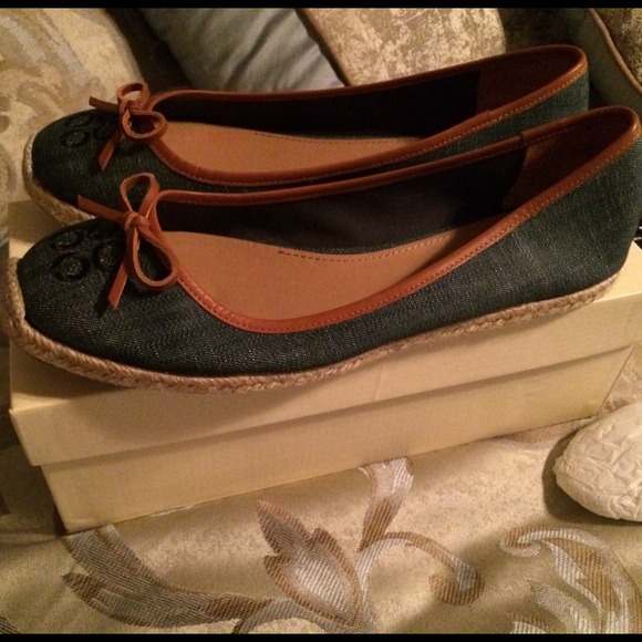 Coach Flats - Picture 2 of 3