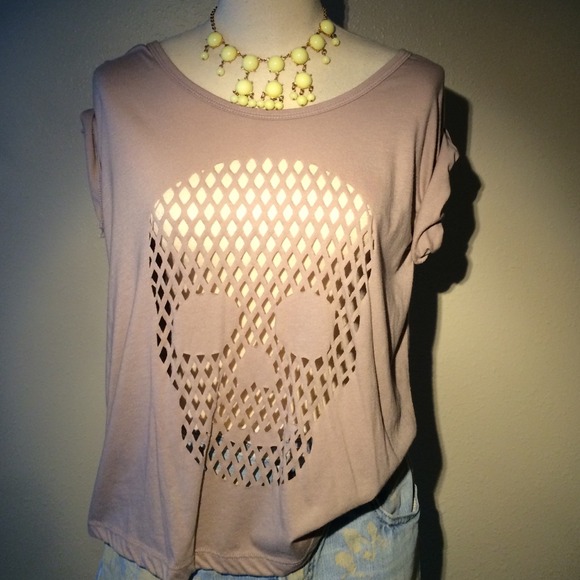 NUDE CUTOUT SKULL TOP